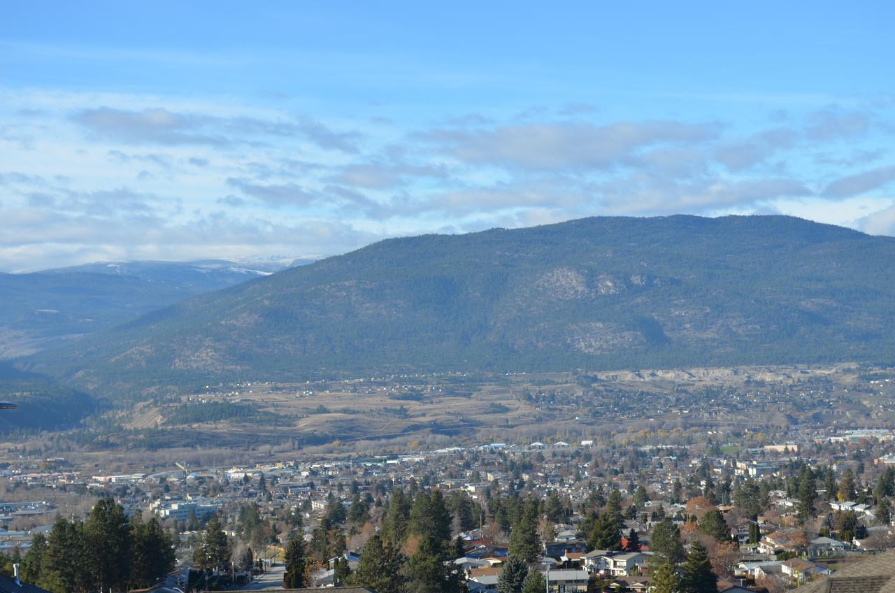 Rowena'S Retreat Bed & Breakfast Penticton Exterior photo