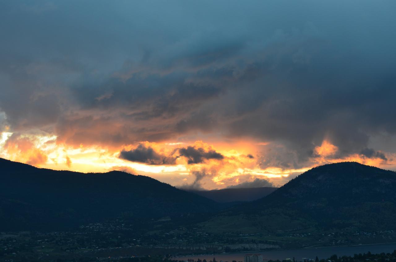 Rowena'S Retreat Bed & Breakfast Penticton Exterior photo